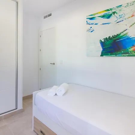 3 Bedroom Beautiful In Lägenhet *