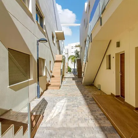 3 Bedroom Beautiful In Lägenhet *